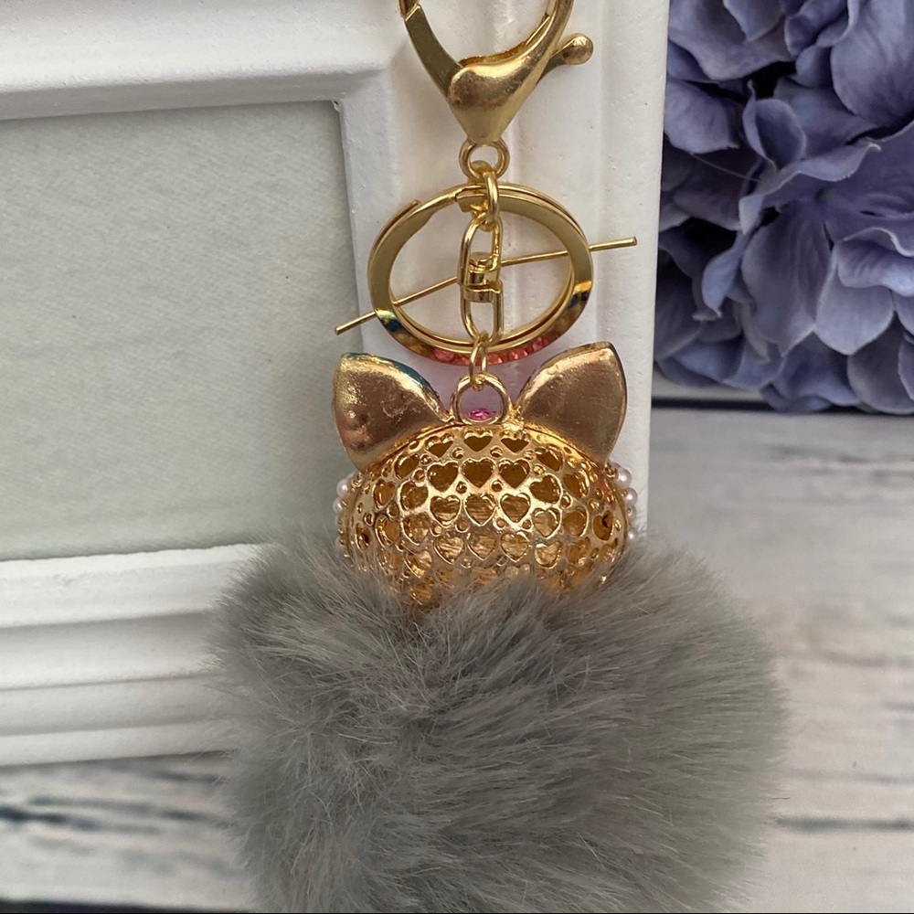 Crystal & Pearl Fox Gray Pom Pom Keychain - Picture 12 of 14